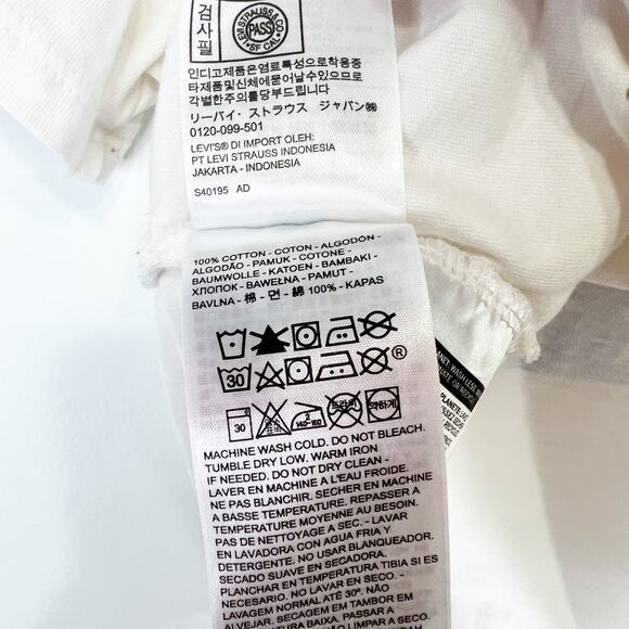 Levi's VOTE womens short sleeve t-shirt Size Small - Picture 2 of 8